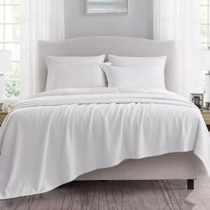 Member’s Mark Hotel Waffle Knit King Size White Blanket Coverlet Bedspread NWT